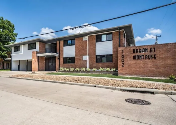 Roomy Urban Apartment Montrose! Free Parking #3