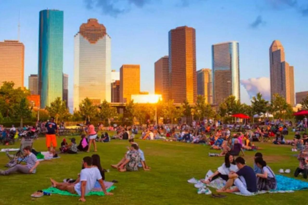 Roomy Urban Montrose! Free Parking #3 Appartement Houston